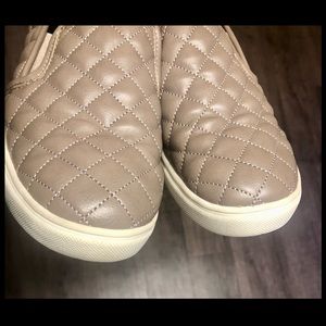 MADDEN GIRL | TAUPE/GREY SLIP ON SHOES SNEAKERS FLATS SZ 8